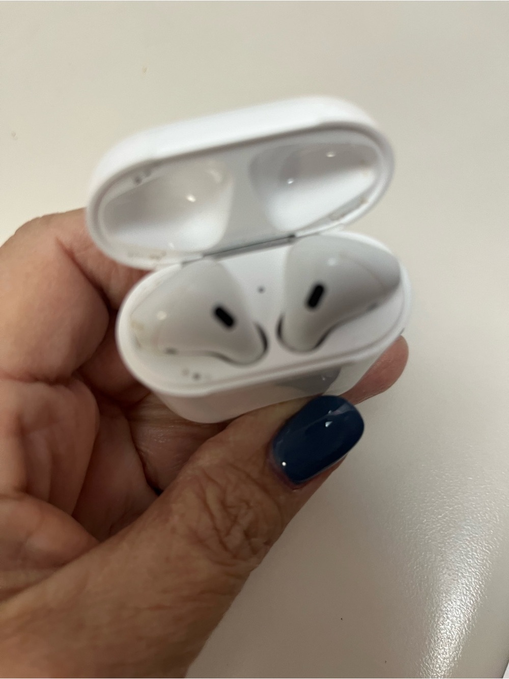 Apple White True Wireless Earbuds with Charging Case